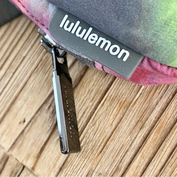 NWT Lululemon Everywhere Belt Bag in Hyper Dye - Picture 11 of 15